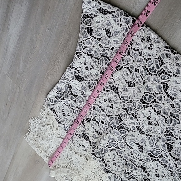 EUC WHBM black and white lacey top size 6 - Picture 5 of 6